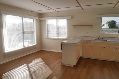 Photo of property in 13 Reeves Street, Waikanae Beach, Waikanae, 5036