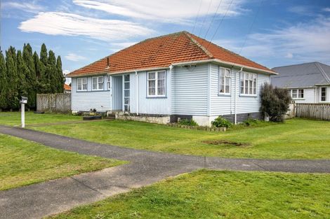 Photo of property in 25 Goldsmith Crescent, Levin, 5510