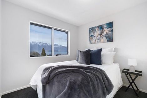 Photo of property in 9 Avalon Crescent, Fernhill, Queenstown, 9300
