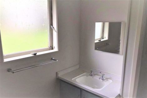 Photo of property in 2/16a Sunnynook Road, Sunnynook, Auckland, 0620