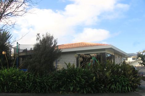 Photo of property in 15 Woburn Place, Takaro, Palmerston North, 4412