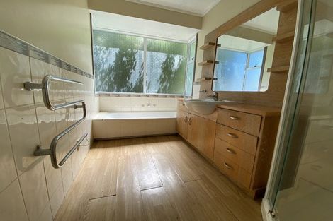 Photo of property in 42 Divich Avenue, Te Atatu South, Auckland, 0610