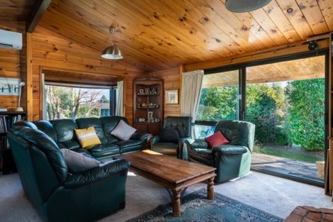 Photo of property in 4 Kathleen Place, Rainbow Point, Taupo, 3330