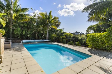 Photo of property in 5 Ravenwood Drive, Forrest Hill, Auckland, 0620