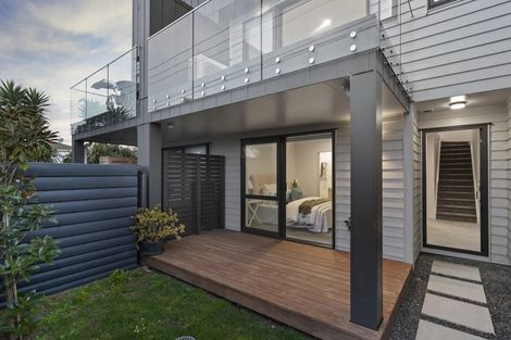 Photo of property in 2c Fowler Street, Northcote, Auckland, 0627