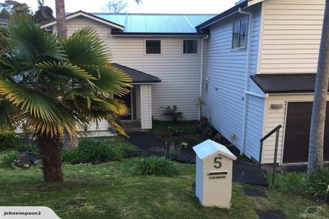 Photo of property in 5 Nottingham Place, Northcross, Auckland, 0630