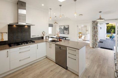 Photo of property in 74 Princes Street, Cambridge, 3434