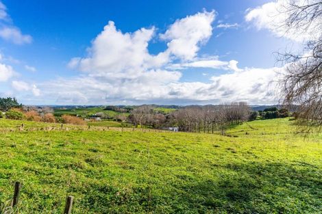 Photo of property in 950 Oneriri Road, Kaiwaka, 0573