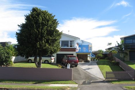 Photo of property in 26 Megan Avenue, Pakuranga Heights, Auckland, 2010