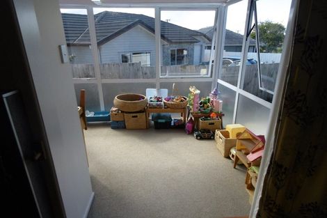 Photo of property in 11 Ward Crescent, Te Atatu Peninsula, Auckland, 0610