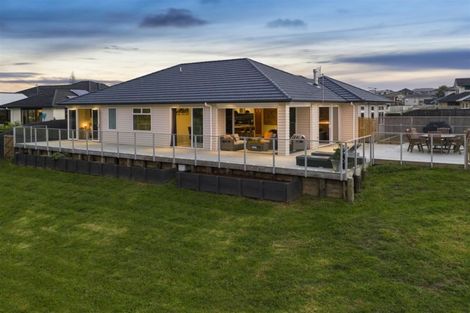 Photo of property in 21 Kahika Grove, Huapai, Kumeu, 0810