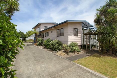 Photo of property in 46 Taihiki Road, Clarks Beach, 2122