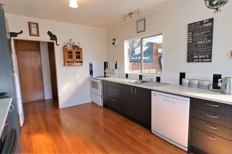 Photo of property in 2 Fairbrother Street, Carterton, 5713