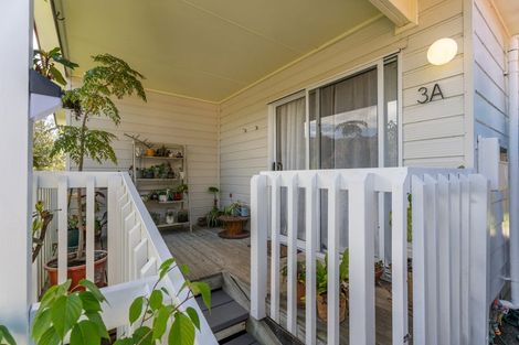 Photo of property in 3a Roberts Street, Tawa, Wellington, 5028