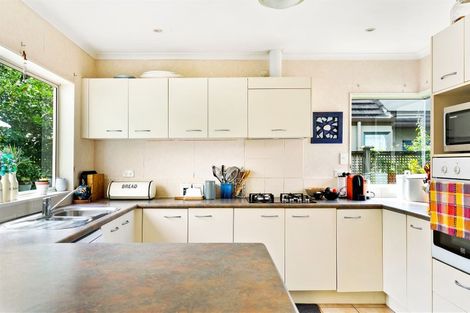 Photo of property in 15 Huntaway Lane, Te Atatu Peninsula, Auckland, 0610