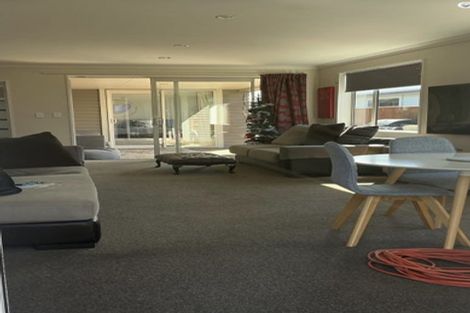 Photo of property in 11 Pounamu Place, Pegasus, 7612