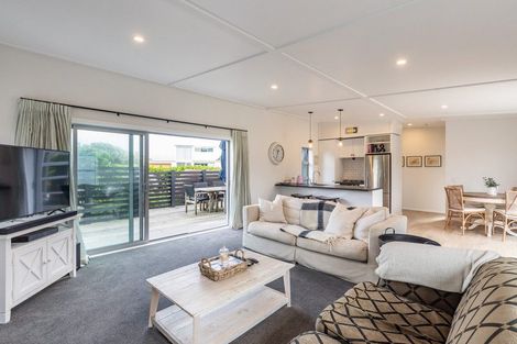 Photo of property in 6 Olliver Grove, Waikanae Beach, Waikanae, 5036