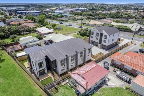 Photo of property in 4/504 Don Buck Road, Massey, Auckland, 0614