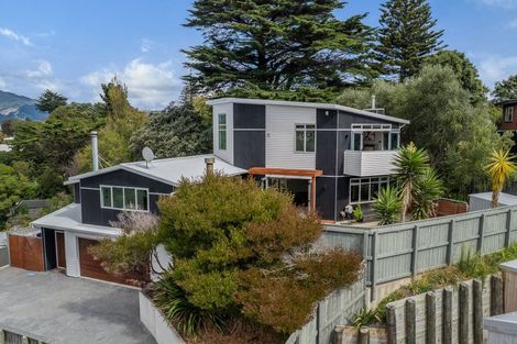 Photo of property in 8 Tiromoana Road, Raumati South, Paraparaumu, 5032