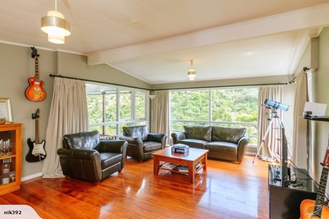 Photo of property in 64 Pomare Road, Tirohanga, Lower Hutt, 5010