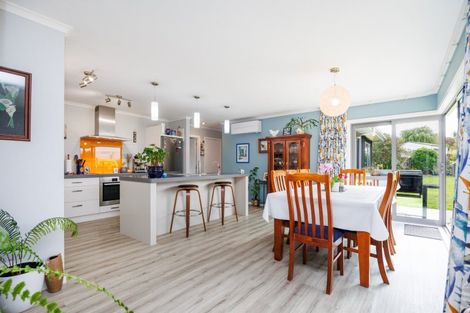 Photo of property in 4 Poplar Grove, Feilding, 4702