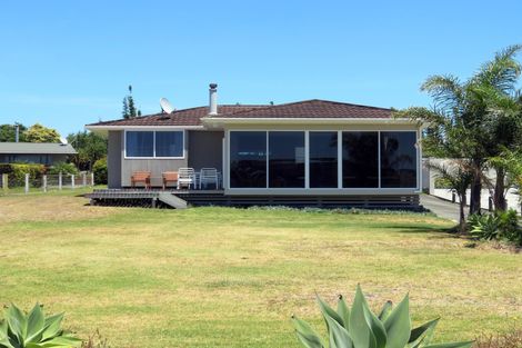 Photo of property in 38 Waterfront Road, Pukenui, 0484
