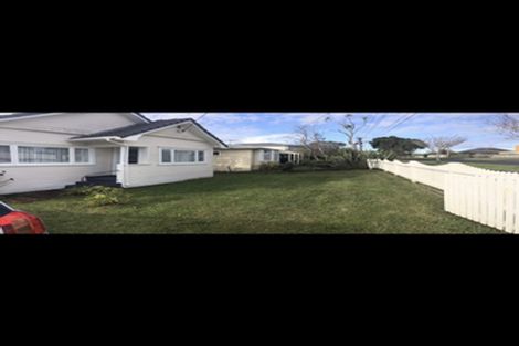 Photo of property in 52 Beach Haven Road, Beach Haven, Auckland, 0626