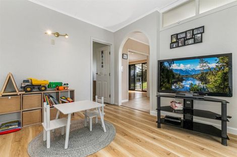 Photo of property in 90 Howard Road, Orere Point, Papakura, 2585