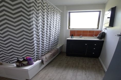 Photo of property in 16 Panzic Place, Glen Eden, Auckland, 0602