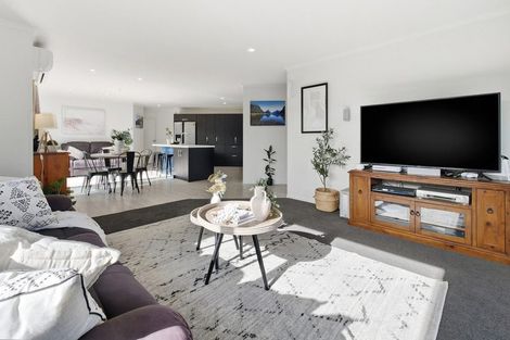 Photo of property in 1 Anglers Way, Omokoroa, 3114