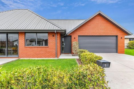 Photo of property in 1 Clifford Close, Leamington, Cambridge, 3432