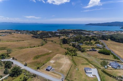 Photo of property in 14 Spicer Road, Cable Bay, 0420