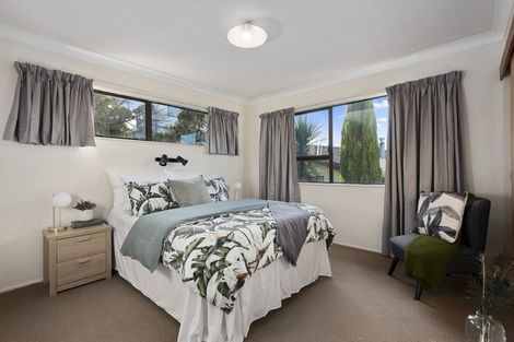 Photo of property in 23 Cheltenham Terrace, Newlands, Wellington, 6037