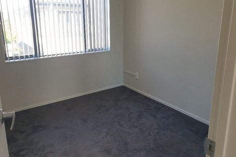 Photo of property in 16 Millcroft Lane, Ranui, Auckland, 0612