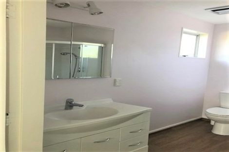 Photo of property in 124 Taylor Terrace, Tawa, Wellington, 5028