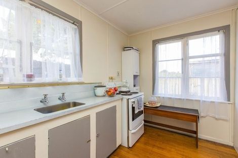 Photo of property in 18 Crawford Avenue, Mangere Bridge, Auckland, 2022