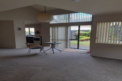 Photo of property in 2/65 Donald Street, Stanmore Bay, Whangaparaoa, 0932