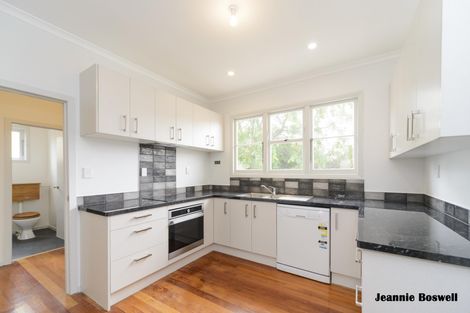 Photo of property in 5 Rangitira Avenue, Palmerston North, 4414