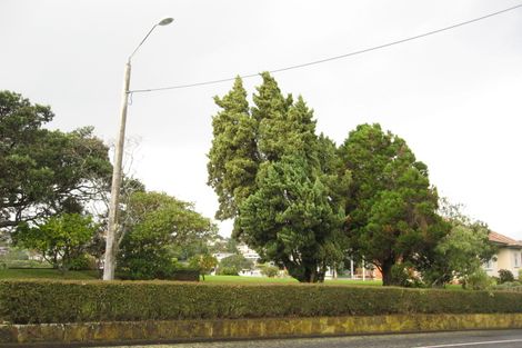 Photo of property in 5 Marine Parade, Mellons Bay, Auckland, 2014