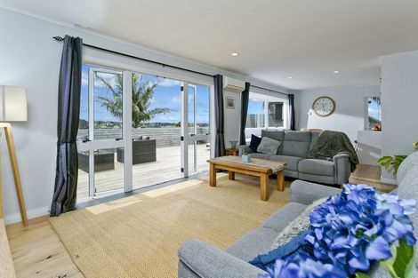 Photo of property in 154 Oaktree Avenue, Browns Bay, Auckland, 0630