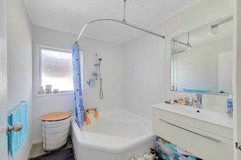 Photo of property in 1/802 East Coast Road, Oteha, Auckland, 0630