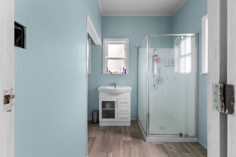 Photo of property in 17 Robert Street, Marton, 4710