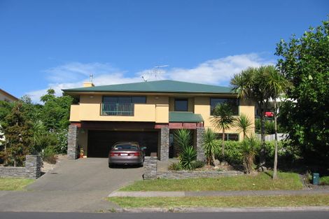 Photo of property in 4 Goldfinch Rise, Unsworth Heights, Auckland, 0632