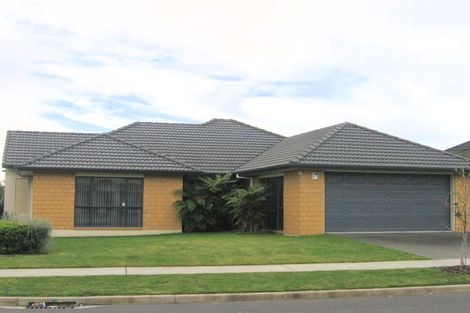 Photo of property in 1 Borthwick Close, Flat Bush, Auckland, 2016