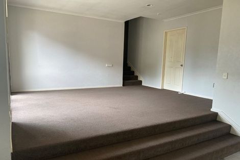 Photo of property in 17 De Havilland Drive, Goodwood Heights, Auckland, 2105