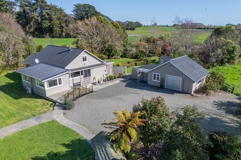 Photo of property in 15 Gleeson Road, Manakau, Levin, 5573