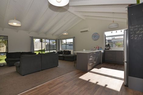 Photo of property in 10 Ross Grove, Paraparaumu, 5032