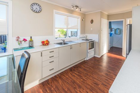 Photo of property in 28 Miro Street, Castlecliff, Whanganui, 4501