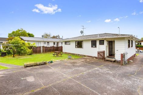 Photo of property in 23 Larissa Avenue, Henderson, Auckland, 0610