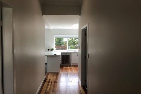 Photo of property in 33 Alma Road, Milford, Auckland, 0620